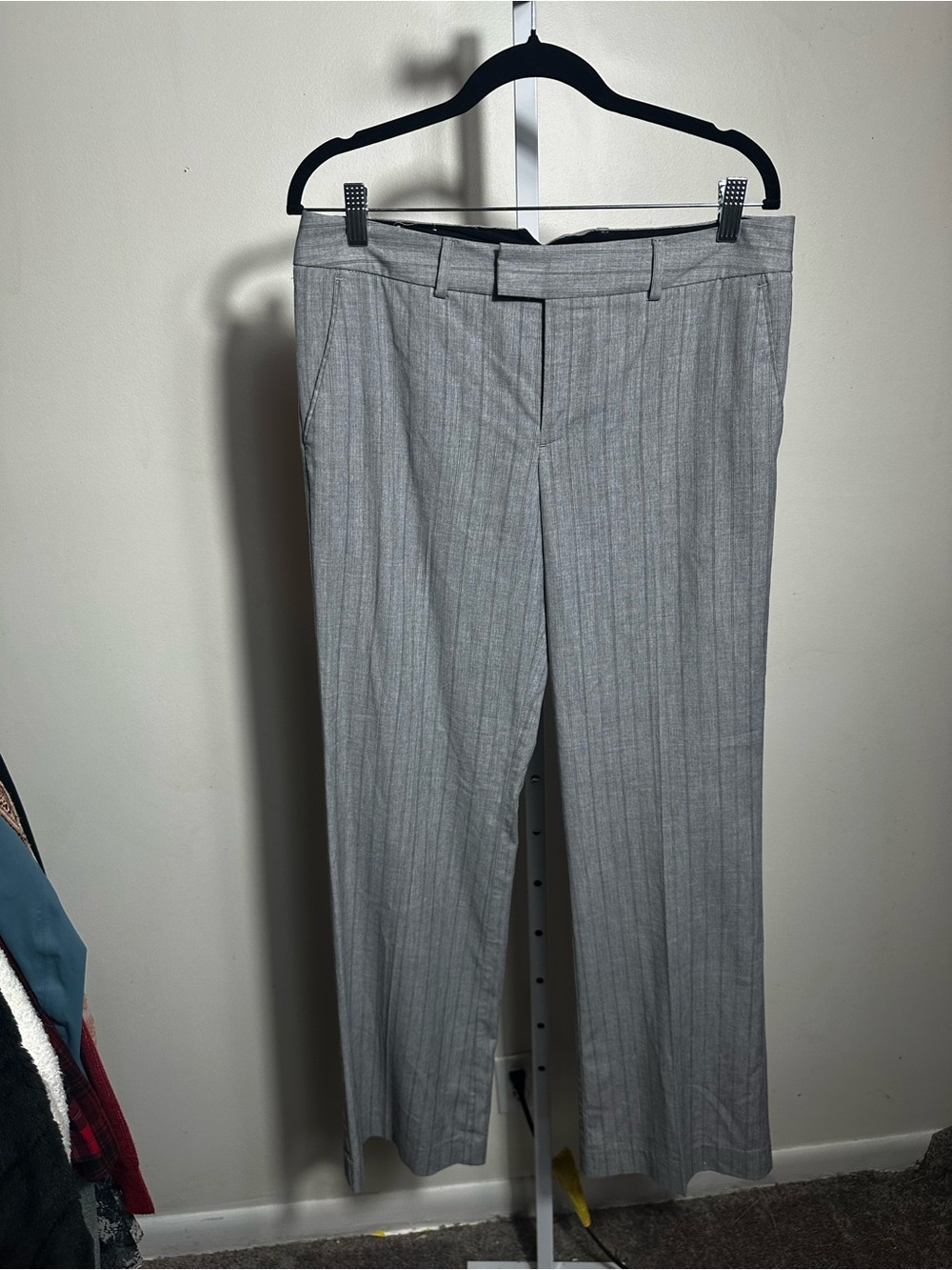 S288. Calvin Klein Light Women’s Gray Pinstripe Dress Pants 8
